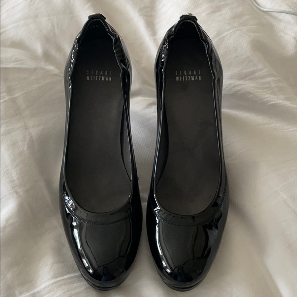 Stuart Weitzman patent comfort-fit pumps